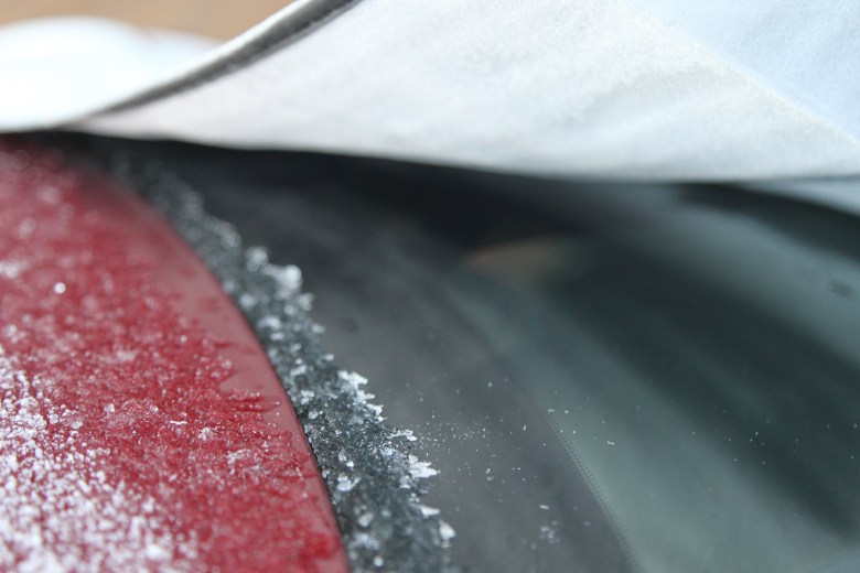 Windscreen blanket removal