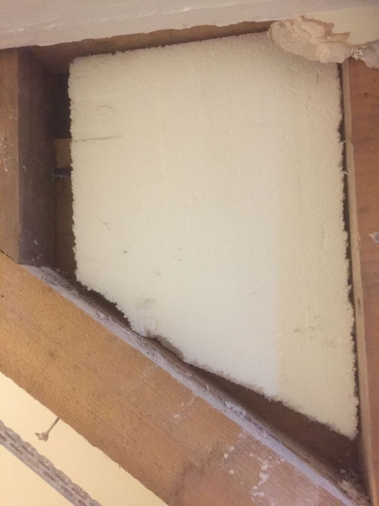 Ill-fitting dormer cheek insulation